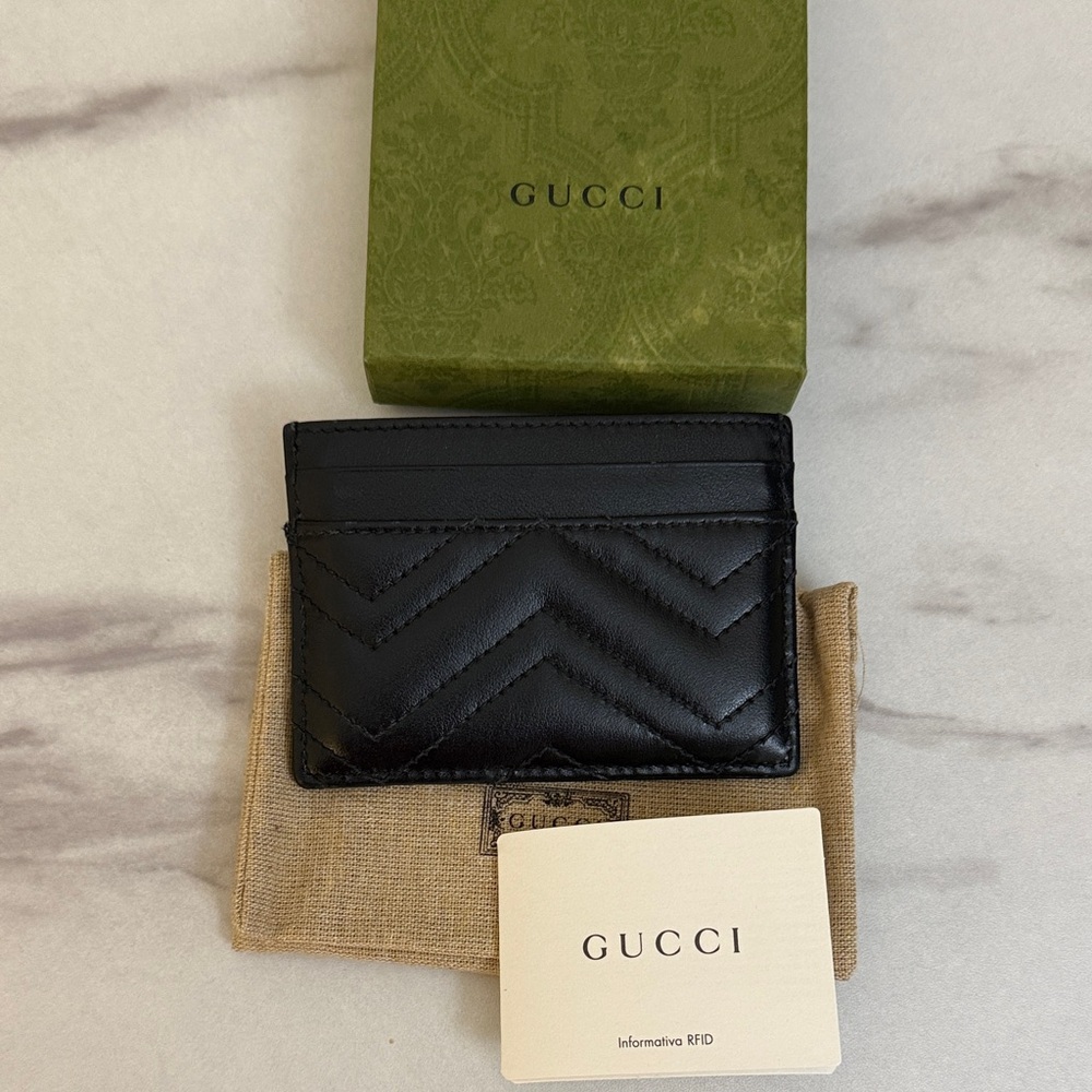 (90% New) Gucci Black Leather Card Holder - Picture 3 of 7